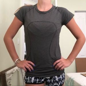 Lulu Short Sleeve top‼️